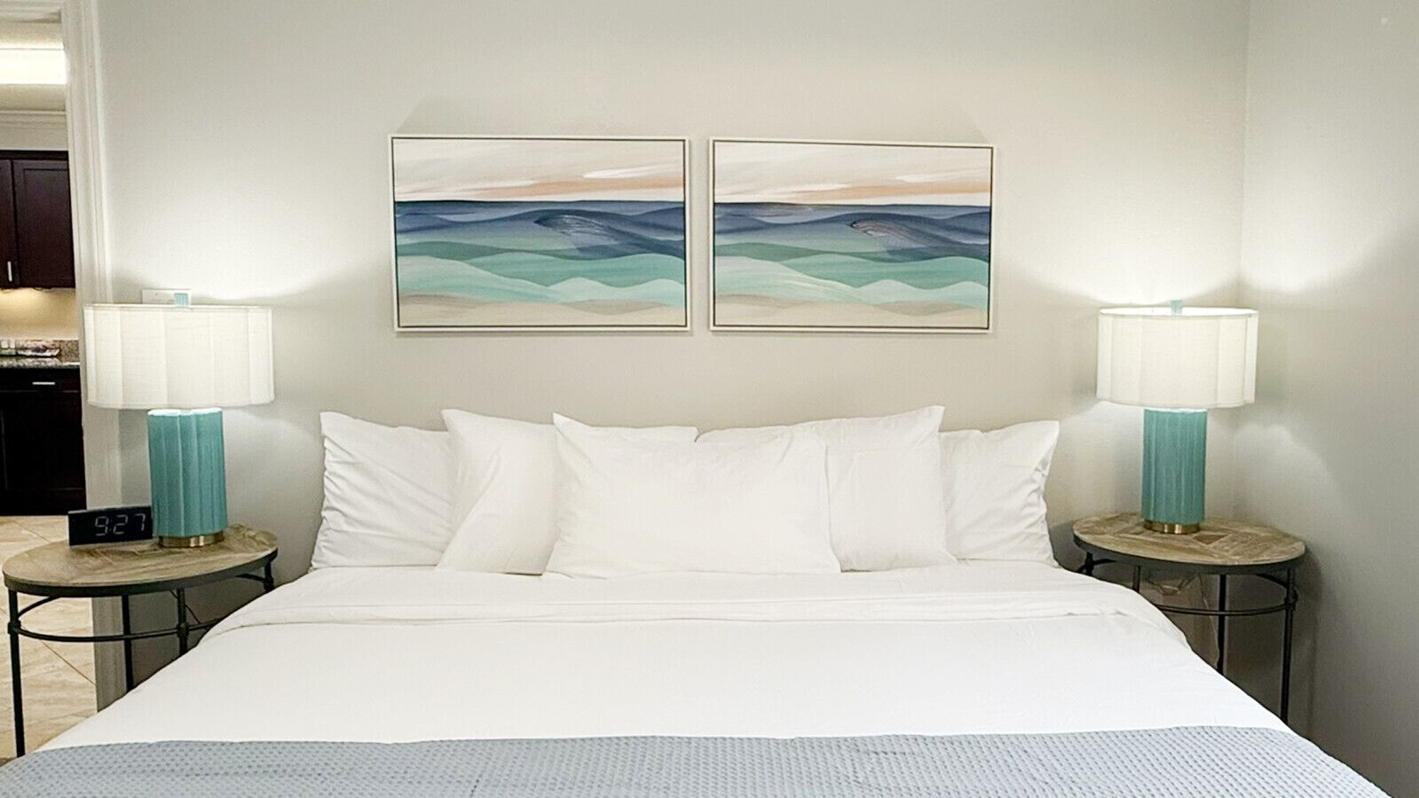 3 chambres, bureau, fer et planche à repasser, lit parapluie