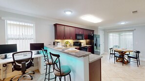 Fridge, microwave, oven, stovetop - Beautiful 3 bedroom home only 15 minutes from the beach! Convenient location to stores/restaurants. (Pensacola)