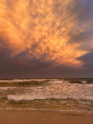 A beach with waves and a sunset sky. - Beautiful 3 bedroom home only 15 minutes from the beach!  Convenient location to stores/restaurants. (Pensacola)
