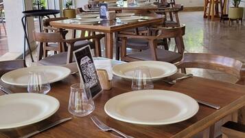 Apartment, 3 Bedrooms, Accessible, Balcony | Dining room