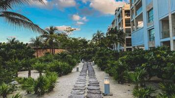 Apartment, 3 Bedrooms, Accessible, Balcony | Property grounds
