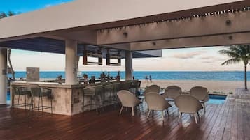 Departamento, 3 habitaciones, con acceso para personas discapacitadas, balcón | Bar (en la propiedad)