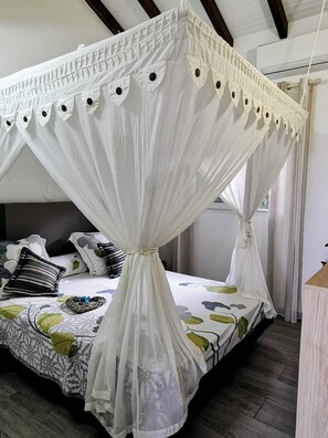 3 bedrooms, desk, iron/ironing board, travel cot