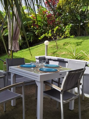 Outdoor dining - Villa 54 at Colibri d'Isa, a haven of peace between sea, mountains and rainforest (CAPESTERRE BELLE EAU)