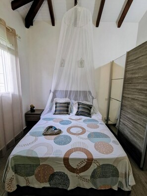 3 多间卧室、办公桌、熨斗/熨衣板、旅行婴儿床