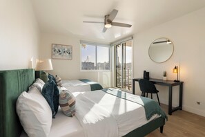 2 Schlafzimmer, Schreibtisch, Bügeleisen/Bügelbrett, Reisekinderbett