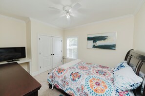 3 habitaciones, tabla de planchar con plancha, wifi y ropa de cama 