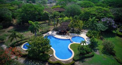 Beach Walk- Spacious 3BR/3.5BA Condo in Hacienda Pinilla - Lagos Palma Real 232-