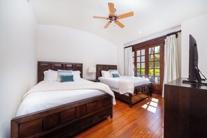 3 Schlafzimmer, Zimmersafe, Bügeleisen/Bügelbrett, WLAN