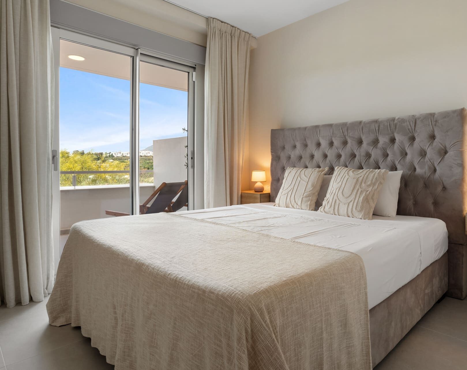 3 室のベッドルーム、セーフティボックス (室内)、アイロン / アイロン台、WiFi (無料)