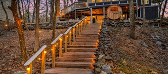 Poconos Lakefront Retreat - Hot tub/Sauna, Game room, Sundeck, Fire pit, Kayaks
