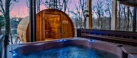 Outdoor spa tub