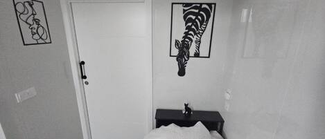 2 habitaciones, tabla de planchar con plancha y internet