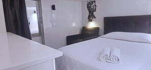 2 Schlafzimmer, Bügeleisen/Bügelbrett