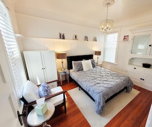 3 bedrooms, desk, iron/ironing board, free WiFi