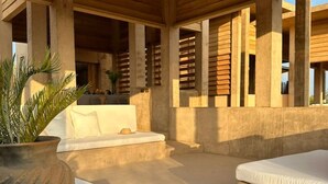 A spa area with wooden beams, a stone bench, and a woven basket with towels. - Casa NAYA 2 - Incl Full Service (Puerto Escondido)