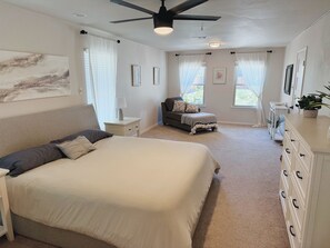 4 bedrooms, desk, iron/ironing board, free WiFi