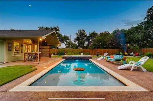 Gorgeous, Private 4 Bedroom Home w/ Pool, Game Room, Gym, Large Back Yard