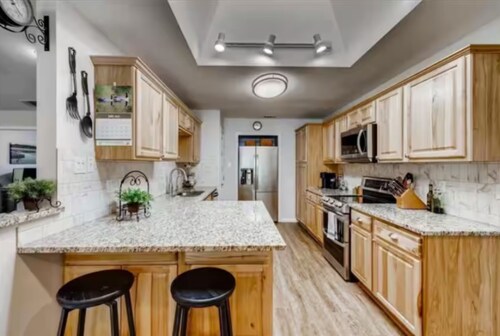 Gorgeous, Private 4 Bedroom Home w/ Pool, Game Room, Gym, Large Back Yard