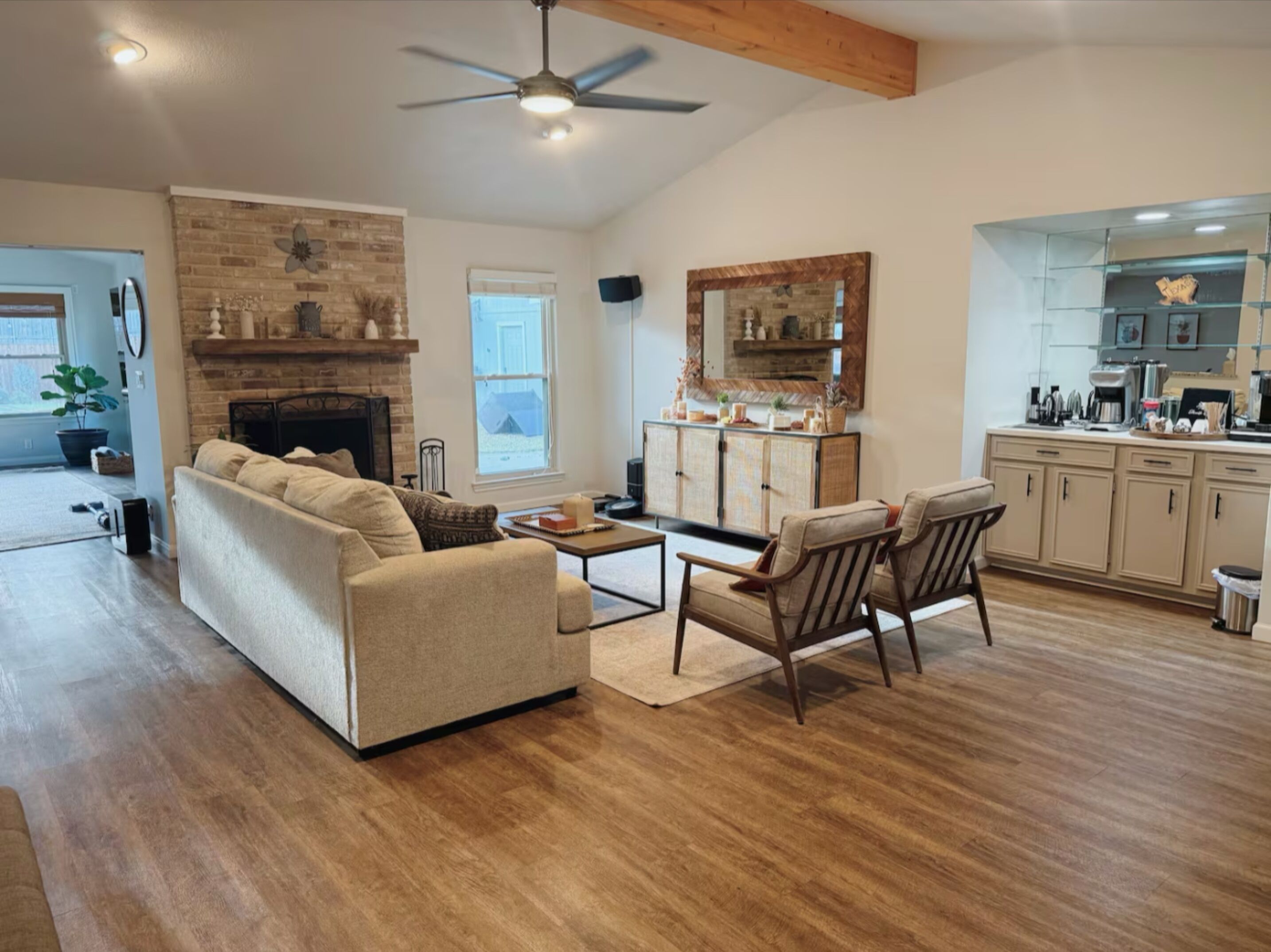 スマートテレビ、暖炉、書庫、プリンター