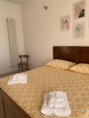 3 bedrooms, bed sheets - Twins Apartment - Rodi Garganico (Rodi Garganico)