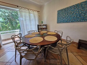 Appartement, 2 slaapkamers, balkon, uitzicht op tuin | Dineerruimte