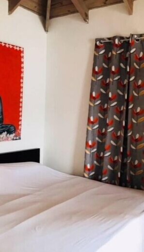 1 chambre, fer et planche à repasser, Wi-Fi, draps fournis