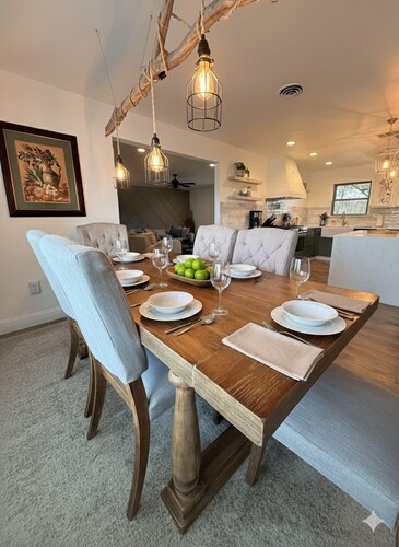 Spacious 4BR Central Dallas Home - Firepit & Game Loft