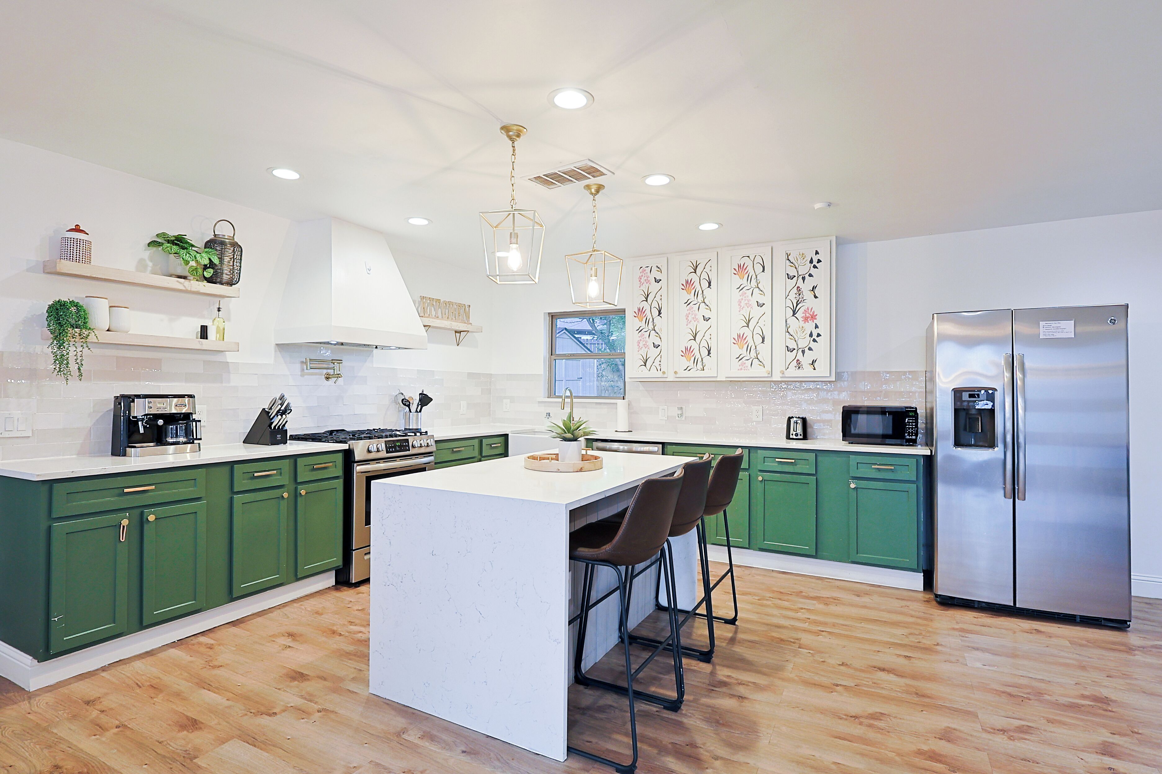 Refrigerador, microondas, horno, placa de cocina