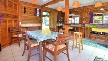 Family Room, Mountain View | Private kitchen | Fridge, microwave, oven, cookware/dishes/utensils