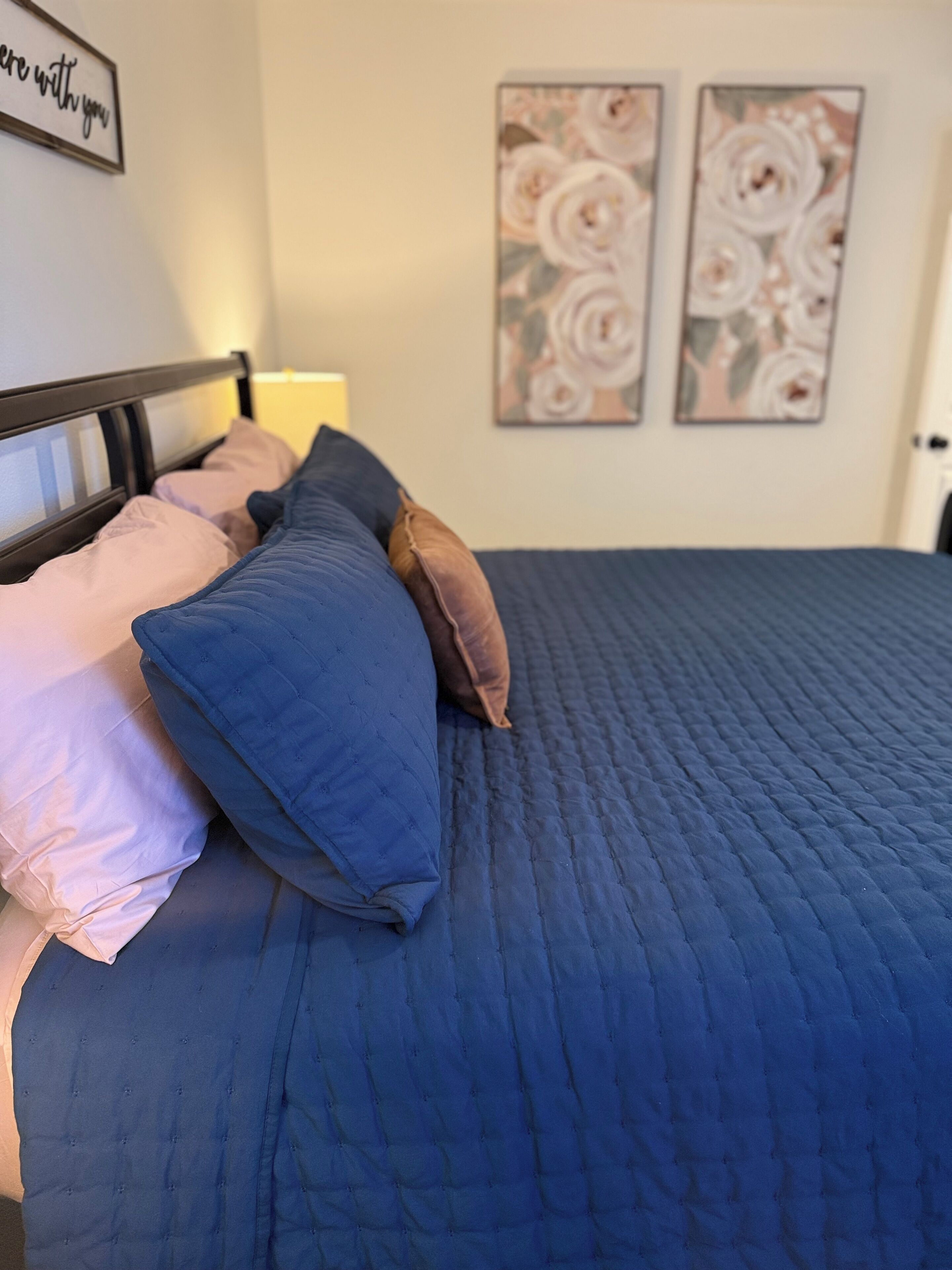 4 slaapkamers, een strijkplank/strijkijzer, reisbedje, gratis wifi