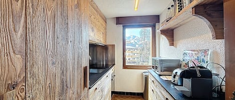 オーブン、コンロ、食器洗い機