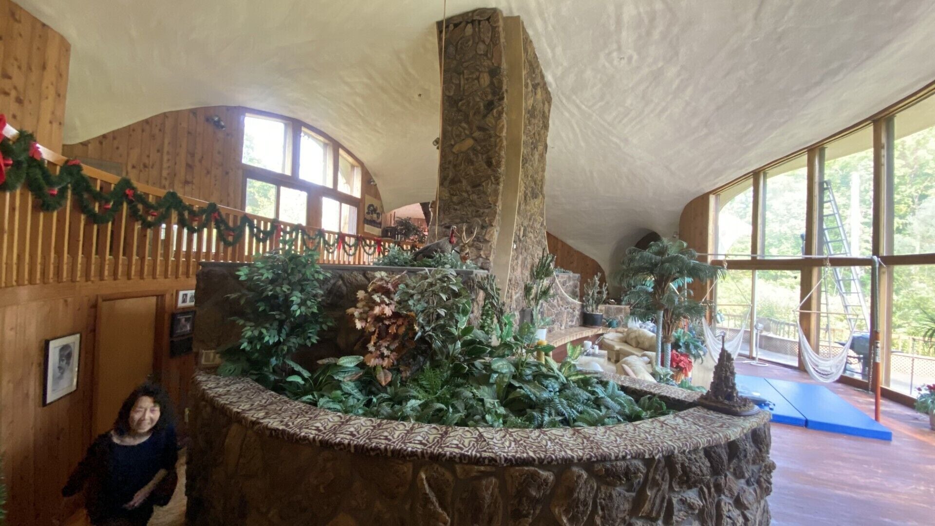 Premier Double Room, Resort View | Living room | 36-inch flat-screen TV with digital channels, toys, books