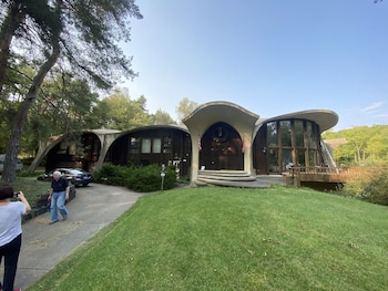 HOUSE OF FUTURE MASTER BEDROOM LANSING
