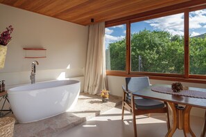 Suite King Deluxe | Accès au Wi-Fi (inclus), literie fournie
