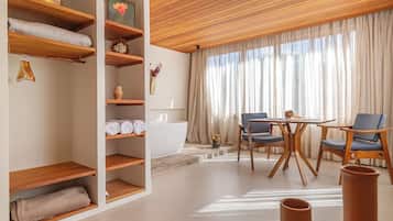 Suite King Deluxe | Ilmainen Wi-Fi, vuodevaatteet
