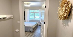 1 bedroom, desk, WiFi, bed sheets