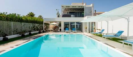 Et oppvarmet basseng