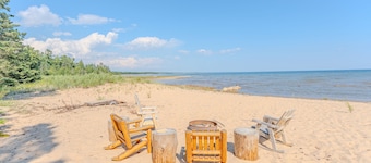 Michicove: Leaf Peeping by the Lake â A Michigan Autumn Retreat