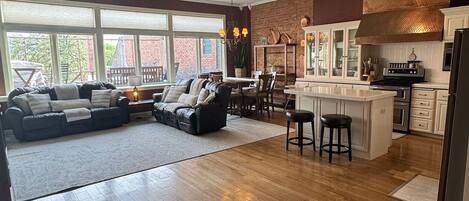 Älytelevisio, kirjoja, musiikkikirjasto, tulostin