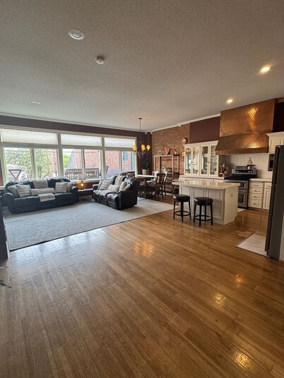 Downtown Yankton loft, perfect to gather, unwind, and create lasting memories.