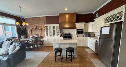 Downtown Yankton loft, perfect to gather, unwind, and create lasting memories.