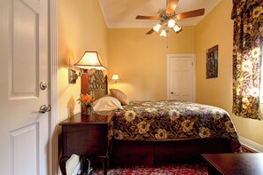 5 bedrooms, iron/ironing board, free WiFi, bed sheets