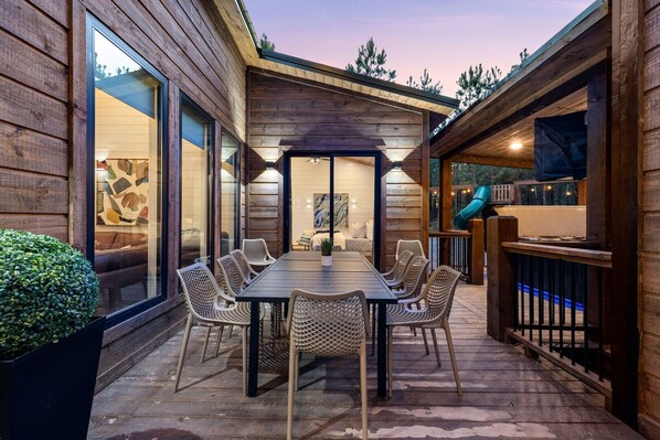Outdoor dining