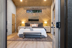 9 bedrooms, free WiFi, bed sheets