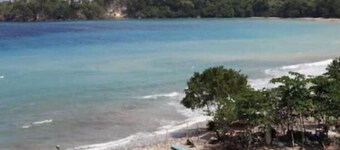 exotic beach & villa with WiFi, AC in tranquil Tower Isle with pool