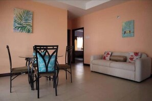 Smart TV - exotic beach & villa with WiFi, AC in tranquil Tower Isle with pool (Tower Isle)