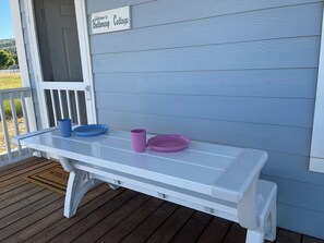 Property grounds - Buttercup Cottage - Close to everything! (Garden City)