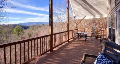 Byson Overlook Gem in beautiful Bryson City / WiFi, Hot Tub