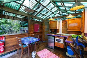 Microwave, oven, coffee/tea maker, electric kettle